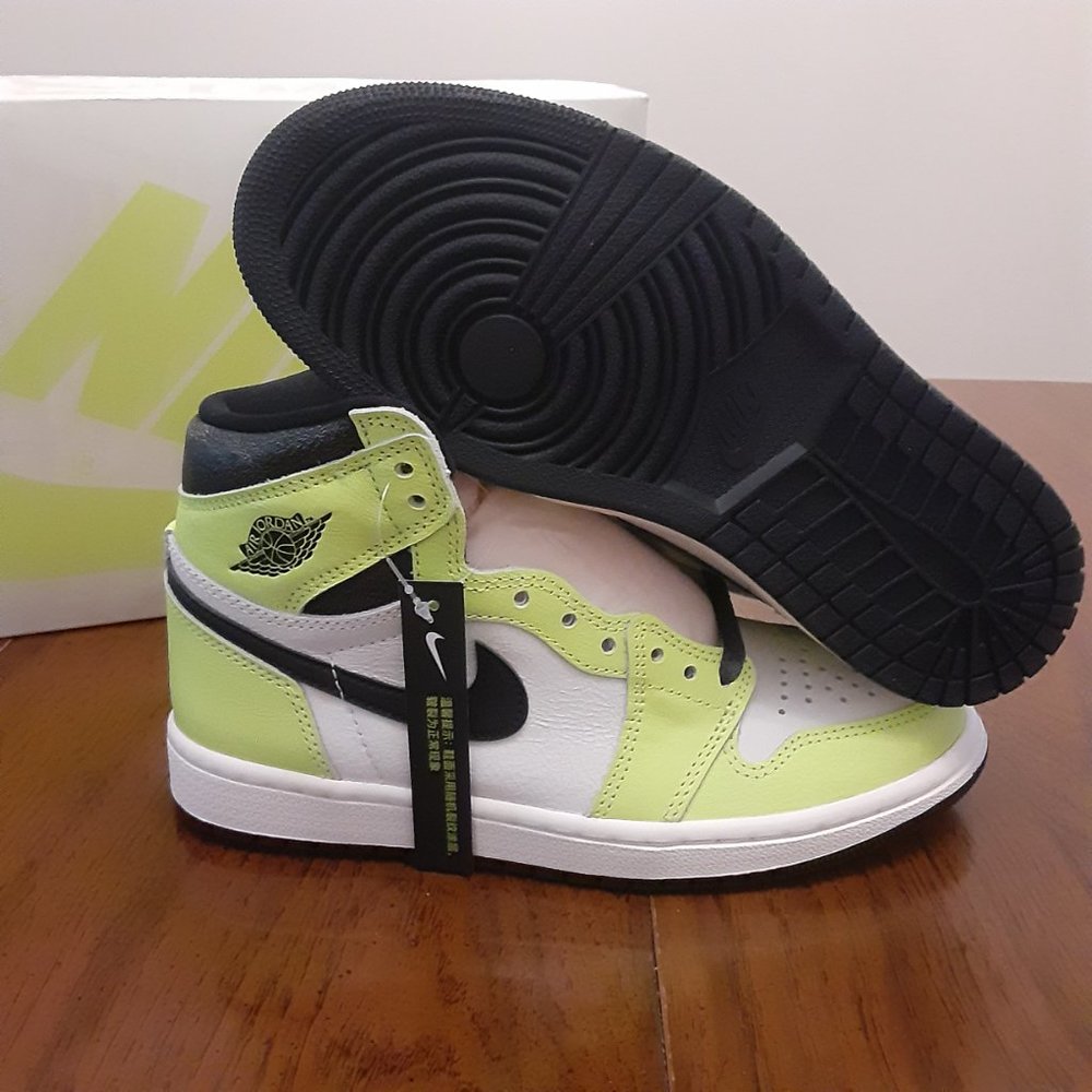 SIZE 6M / 7.5W - Jordan 1 Retro High OG Visionaire - 555088-702 - AUTHENTIC NEW! - Picture 3 of 13